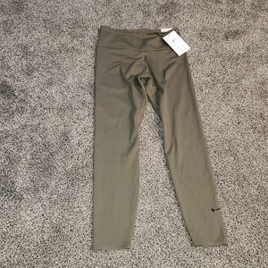 NWT Womens NIKE One Lux mid rise Dri Fit athletic leggings Small